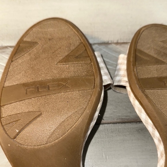 Life Stride Cream Heels with Block‎ Heel and Buckle Closure - Picture 6 of 6